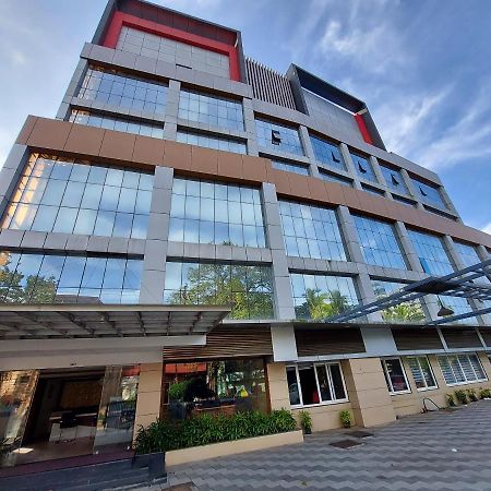 Hotel Sree Gokulam Apartments กูรูวาเยอร์ ภายนอก รูปภาพ