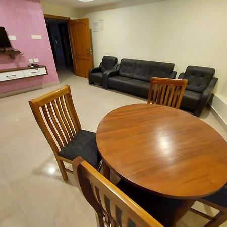 Hotel Sree Gokulam Apartments กูรูวาเยอร์ ภายนอก รูปภาพ