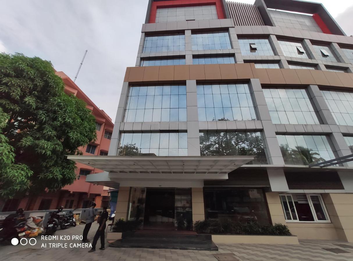 Hotel Sree Gokulam Apartments กูรูวาเยอร์ ภายนอก รูปภาพ