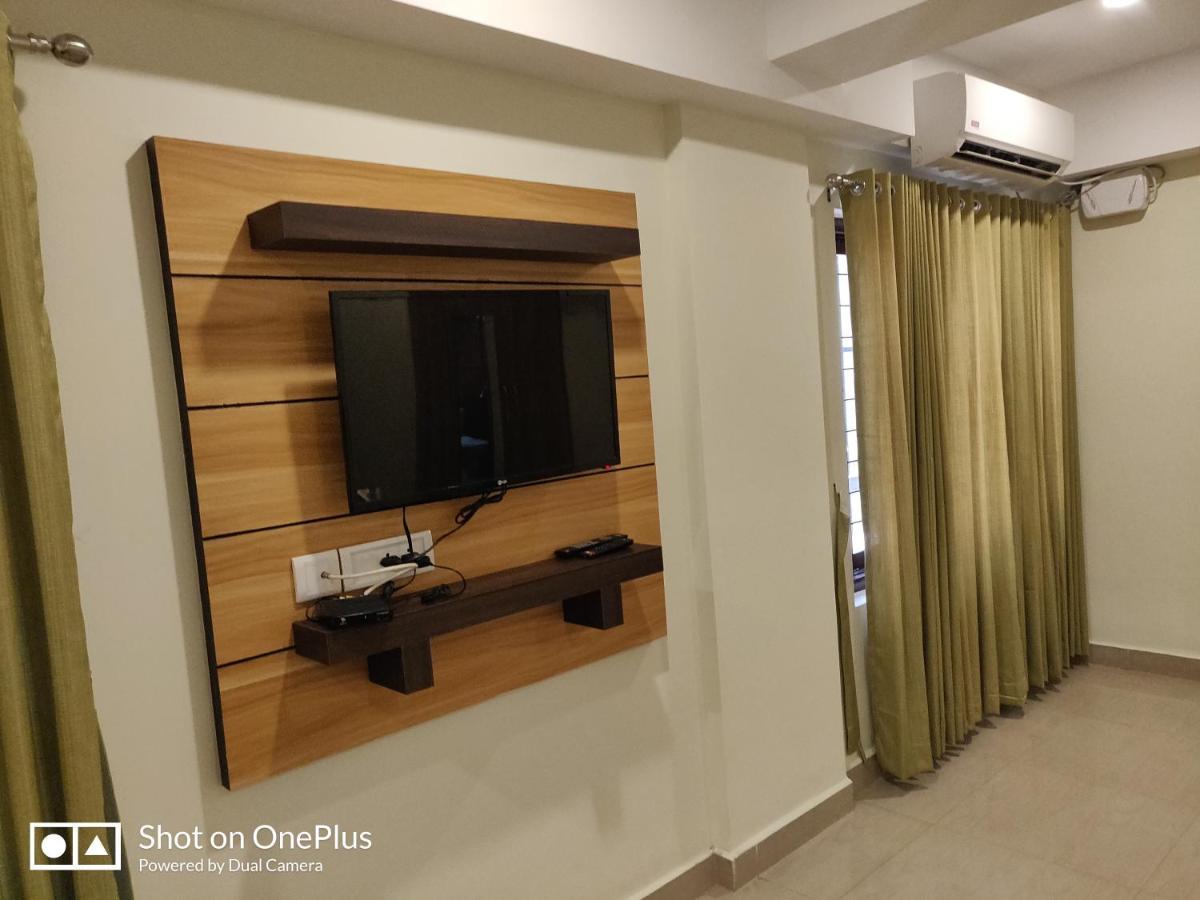 Hotel Sree Gokulam Apartments กูรูวาเยอร์ ภายนอก รูปภาพ